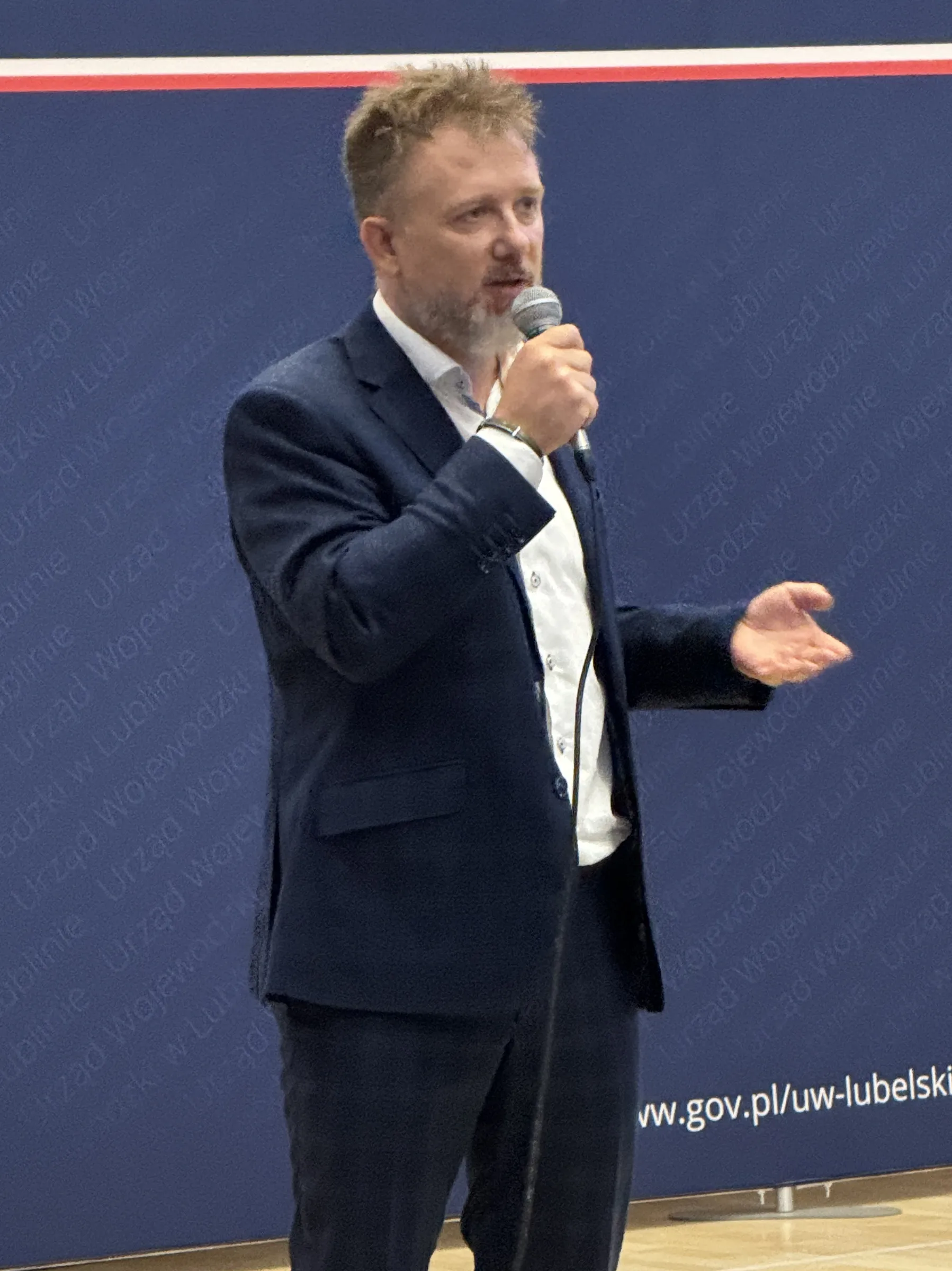 Piotr Kruk podczas wystąpienia w Lubelskim Urzędzie Wojewódzkim