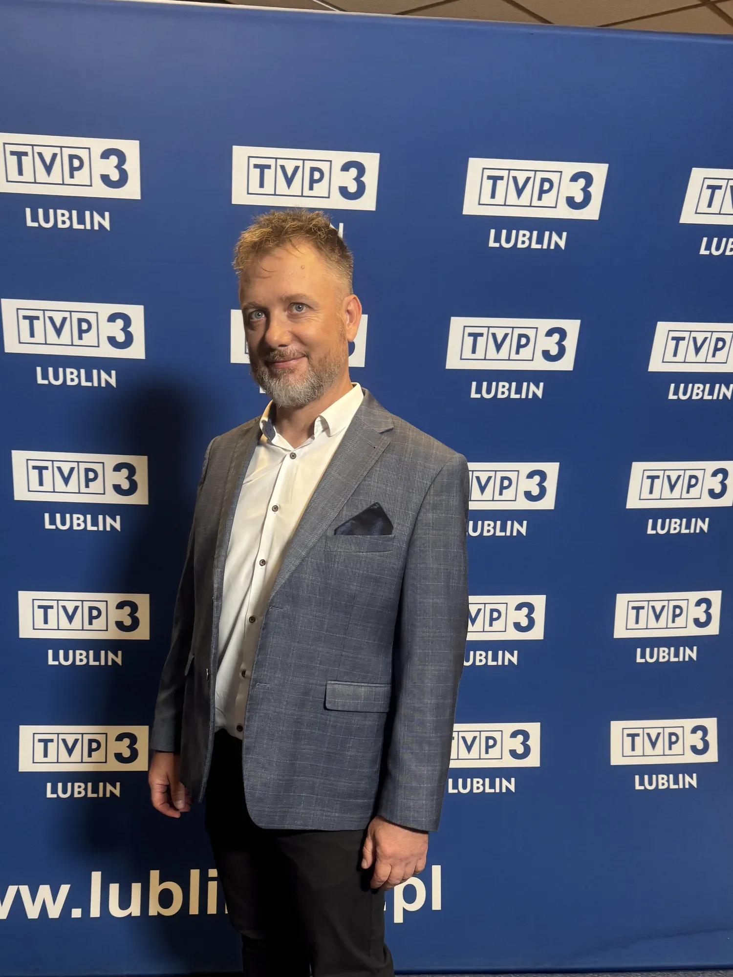 Piotr Kruk przy ściance prasowej TVP3 Lublin
