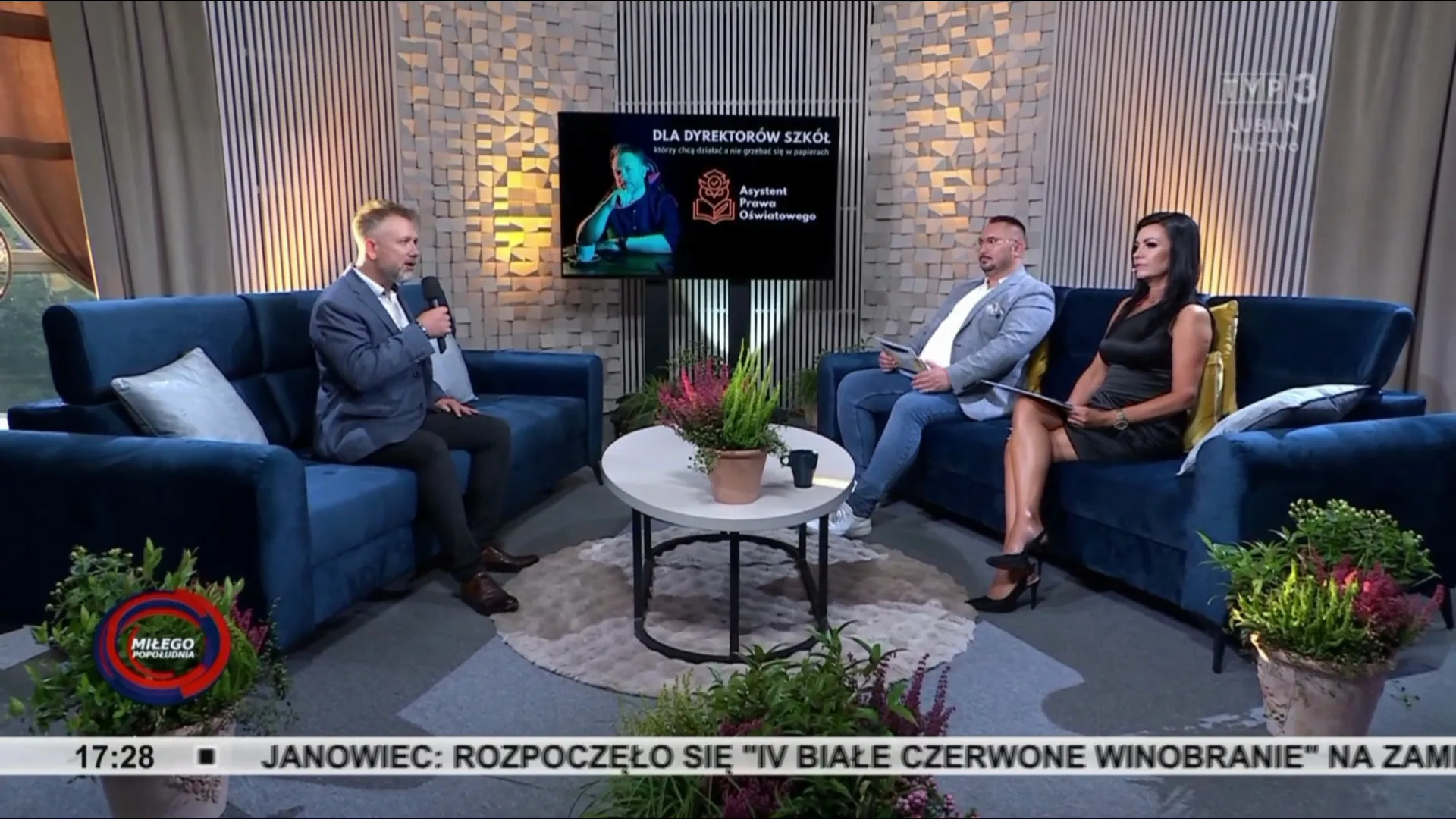 Studio TVP3 Lublin — rozmowa o Asystencie Prawa Oświatowego; na ekranie plansza „Dla dyrektorów szkół”